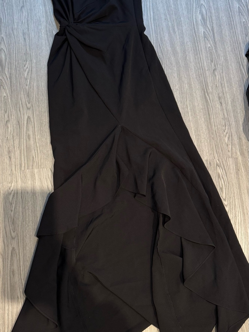 Vince Camuto Black One-Shoulder Knot-Detail Ruffle Gown